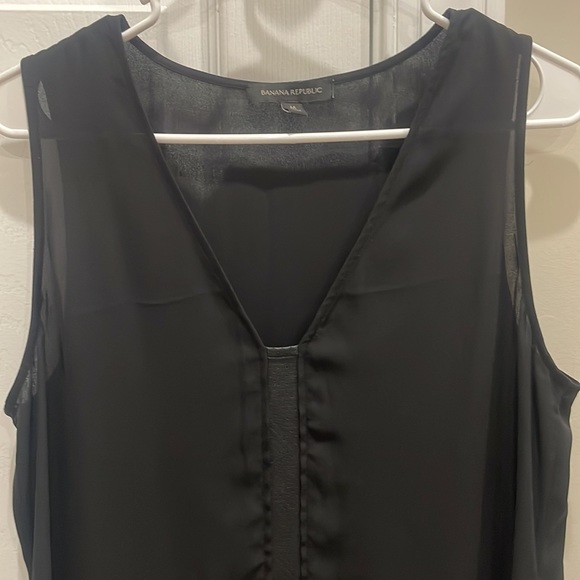 Banana Republic Black Sleeveless - Picture 2 of 4